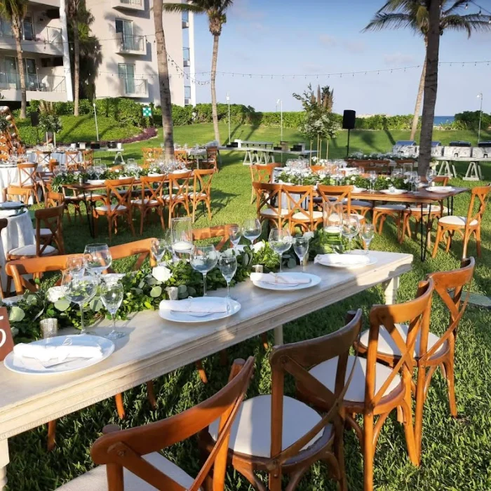 Dinner reception on the garden at Dreams Jade resort and spa