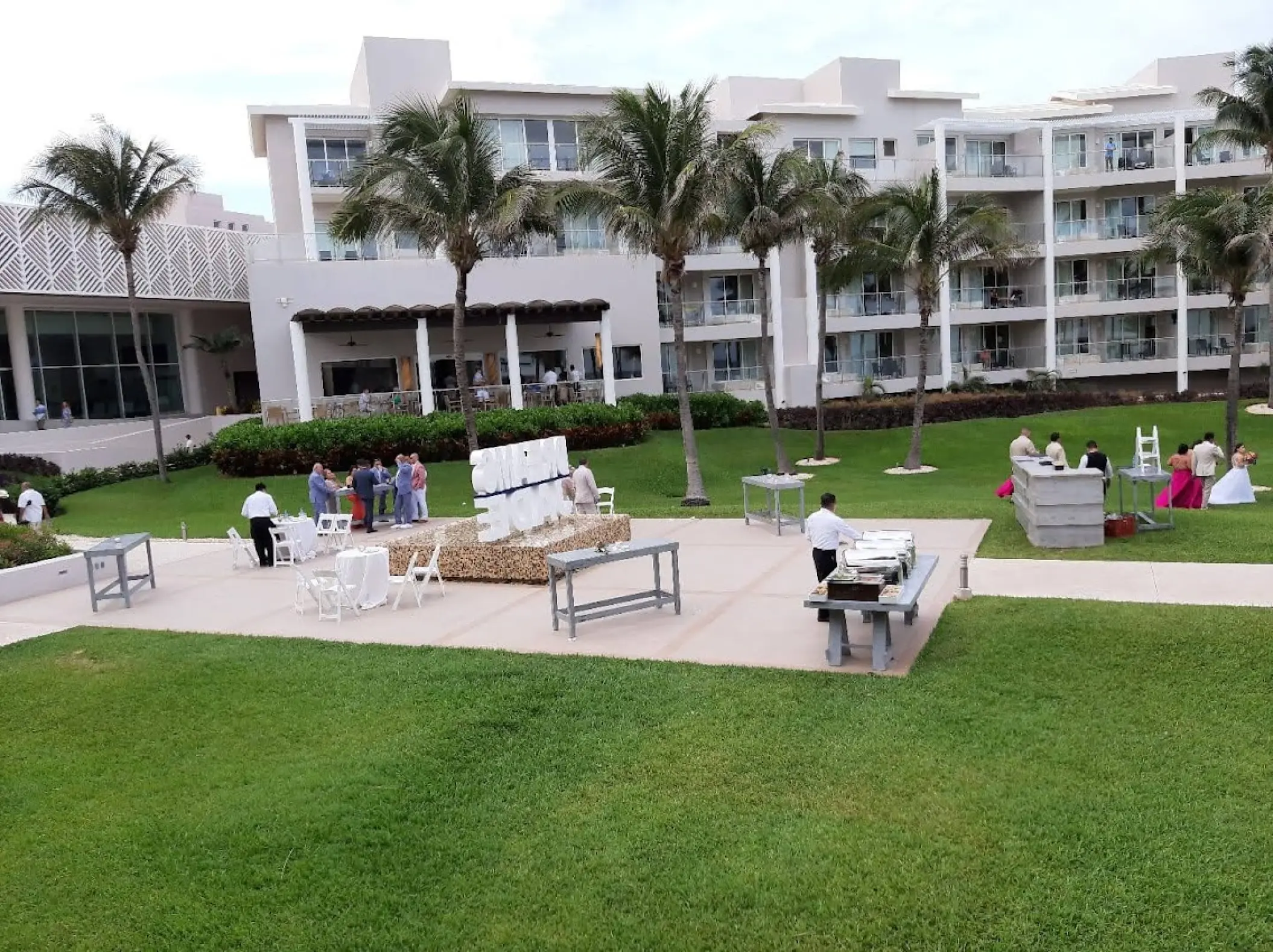 Outdoor wedding cocktail hour on the lawn at Dreams Jade, Riviera Maya