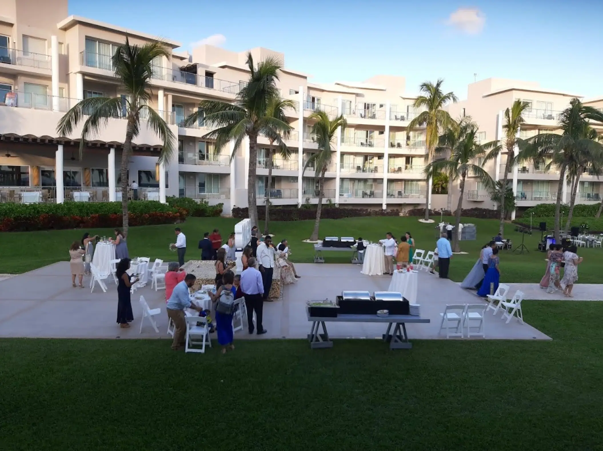 Outdoor wedding cocktail hour on the lawn at Dreams Jade, Riviera Maya