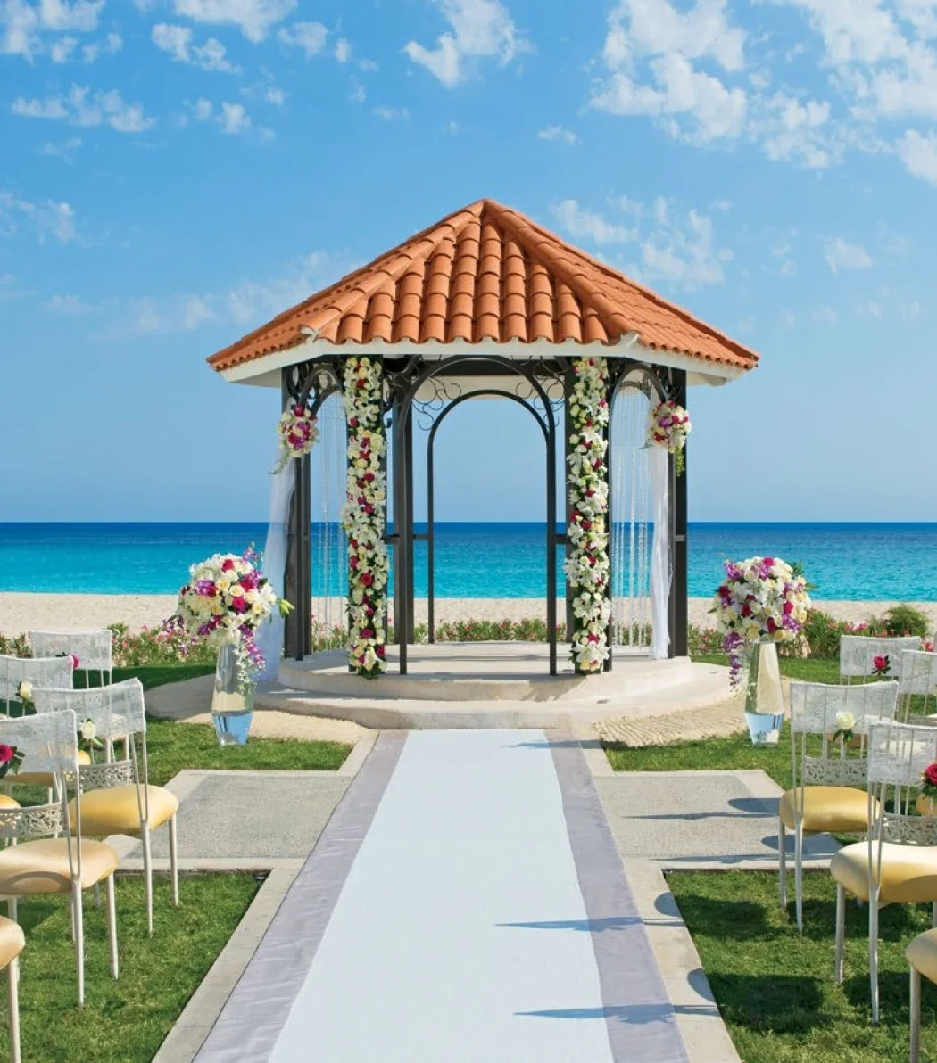 Ceremony decor on the gazebo at Dreams Los Cabos Suites Golf Resort & Spa