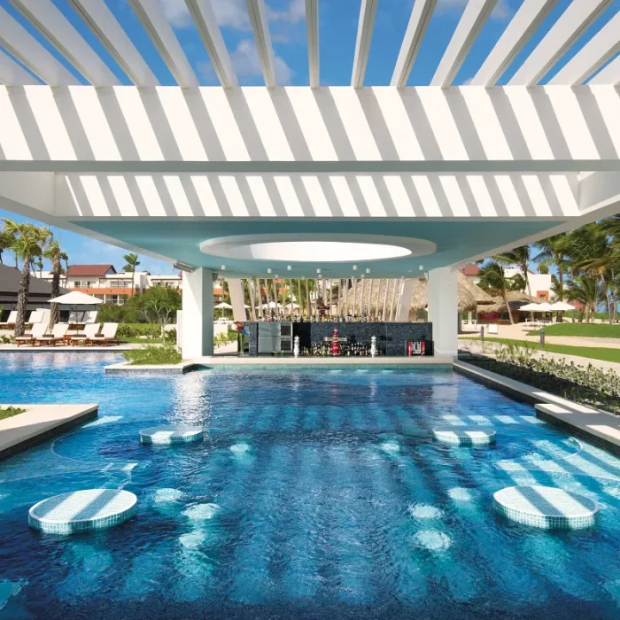 Swim up bar at Dreams Onyx Resort & Spa