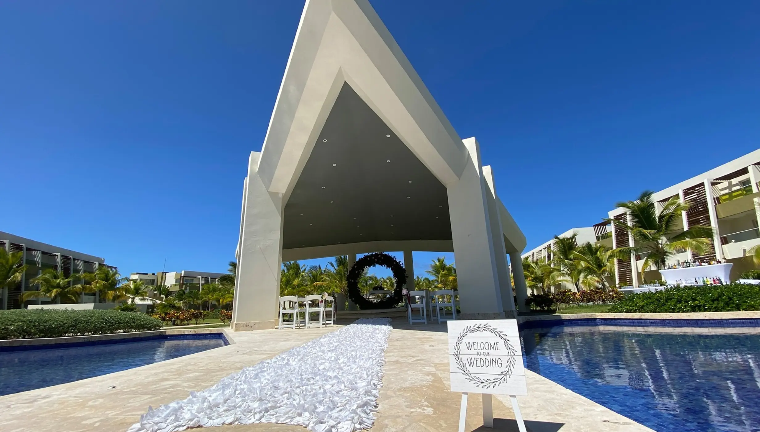 Ceremony decor on the fountain gazebo at Dreams Onyx Resort & Spa