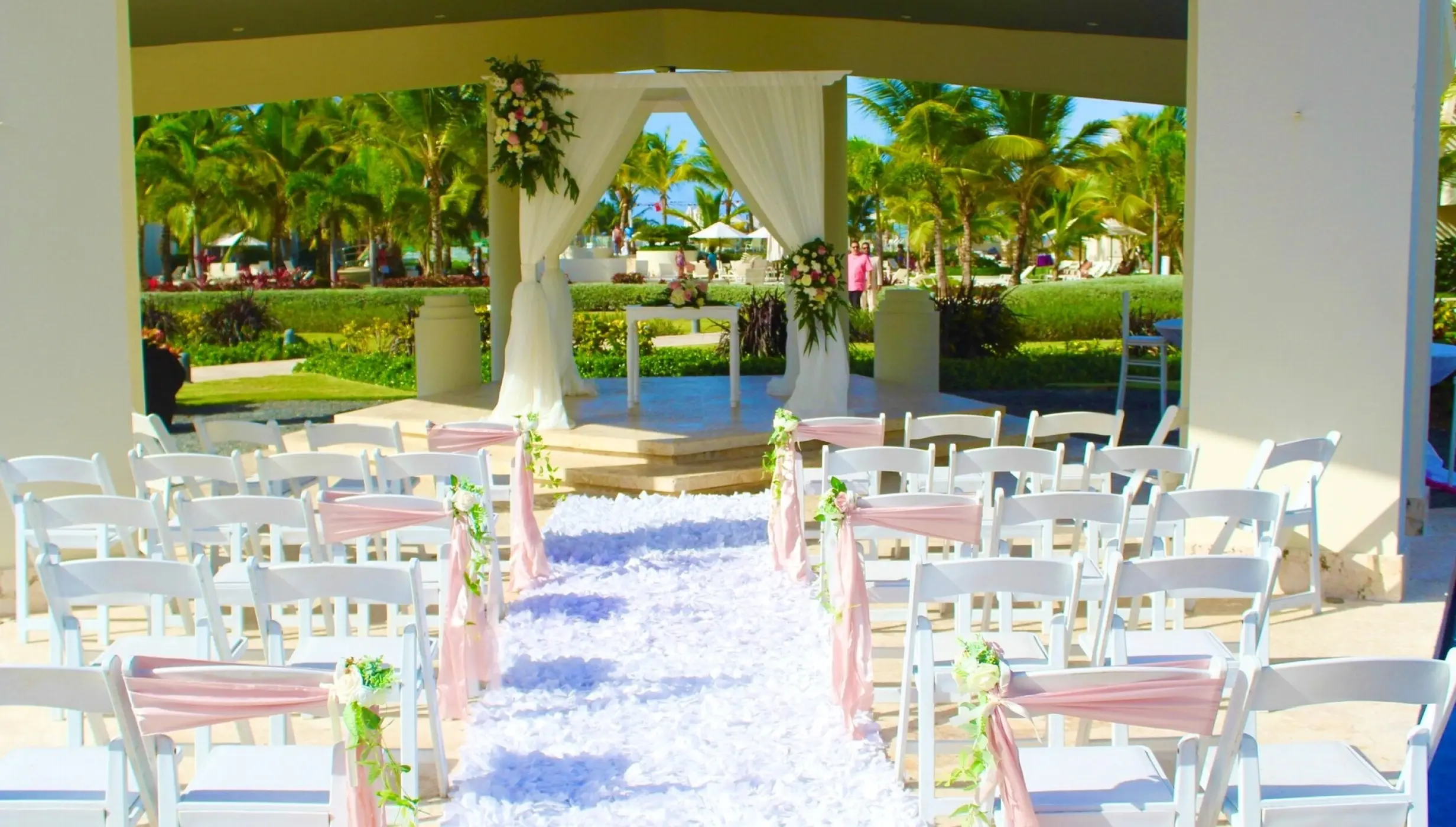 Ceremony decor on the fountain gazebo at Dreams Onyx Resort & Spa