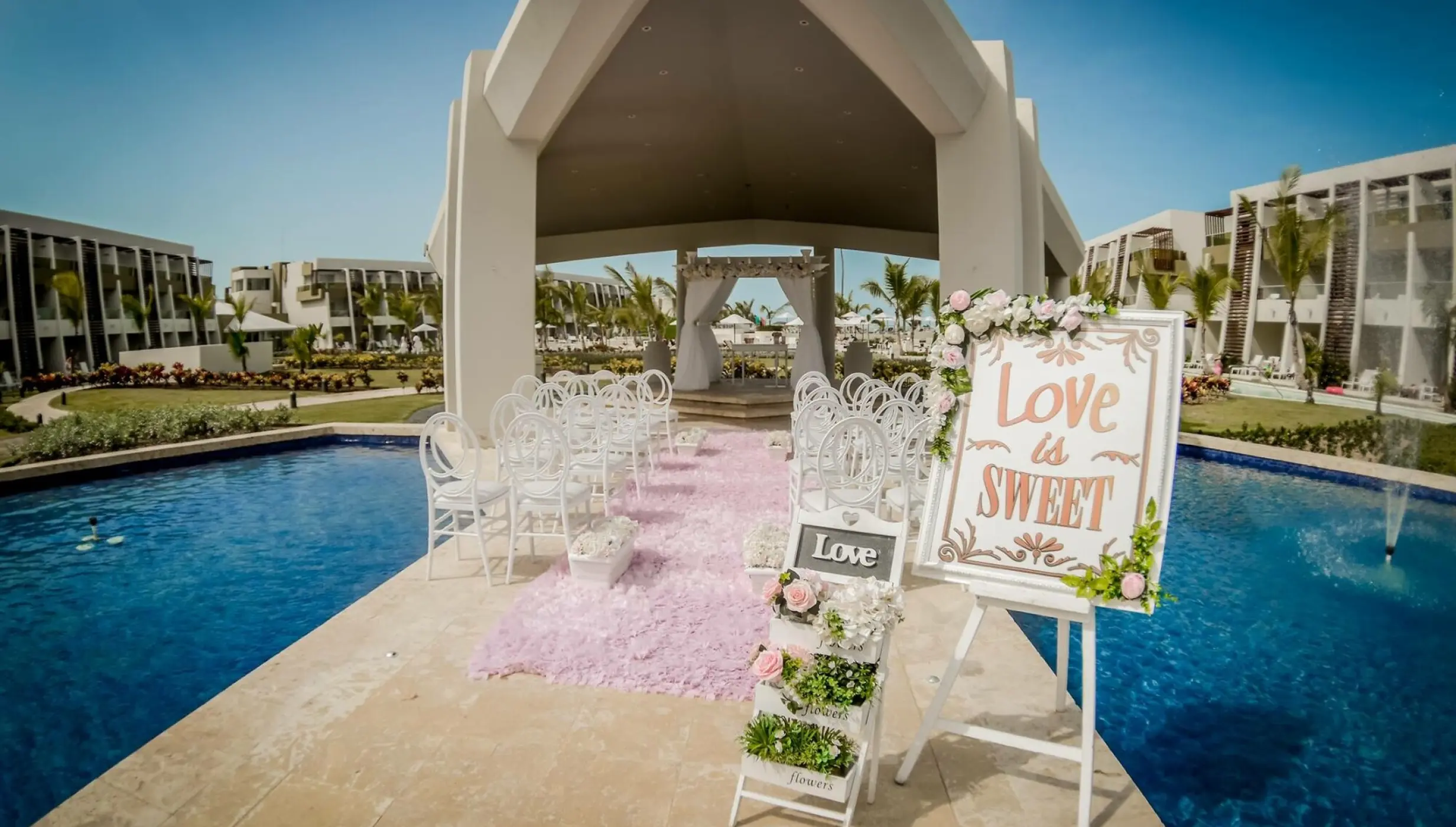 Ceremony decor on the fountain gazebo at Dreams Onyx Resort & Spa