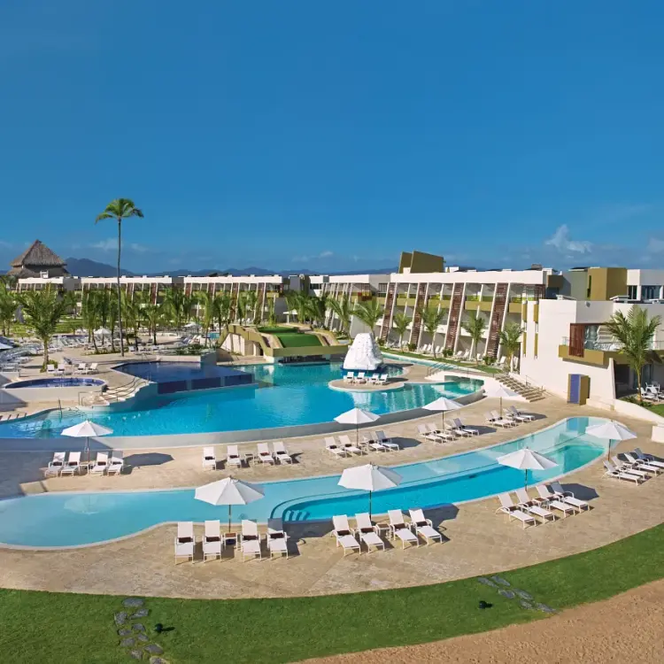 Dreams Onyx main swimming pool and lounge area, Punta Cana