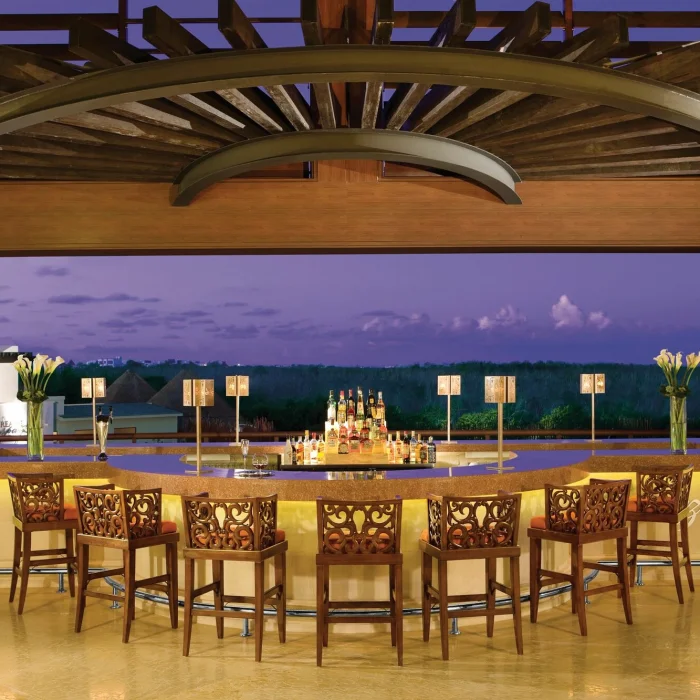Dreams Riviera Cancun outdoor bar area