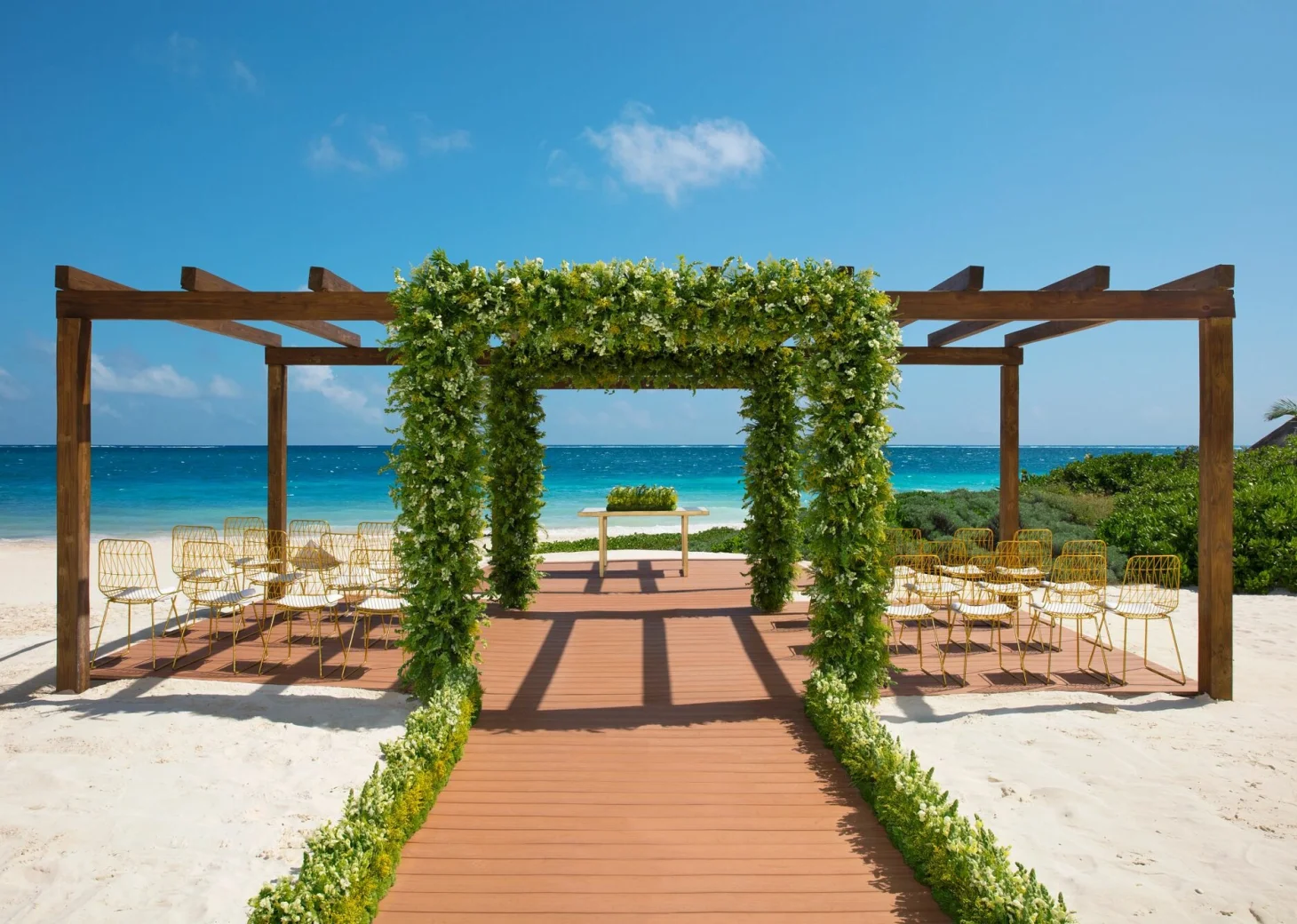 Vista del mar Pergola and Terrace venue at Dreams Sapphire Resort