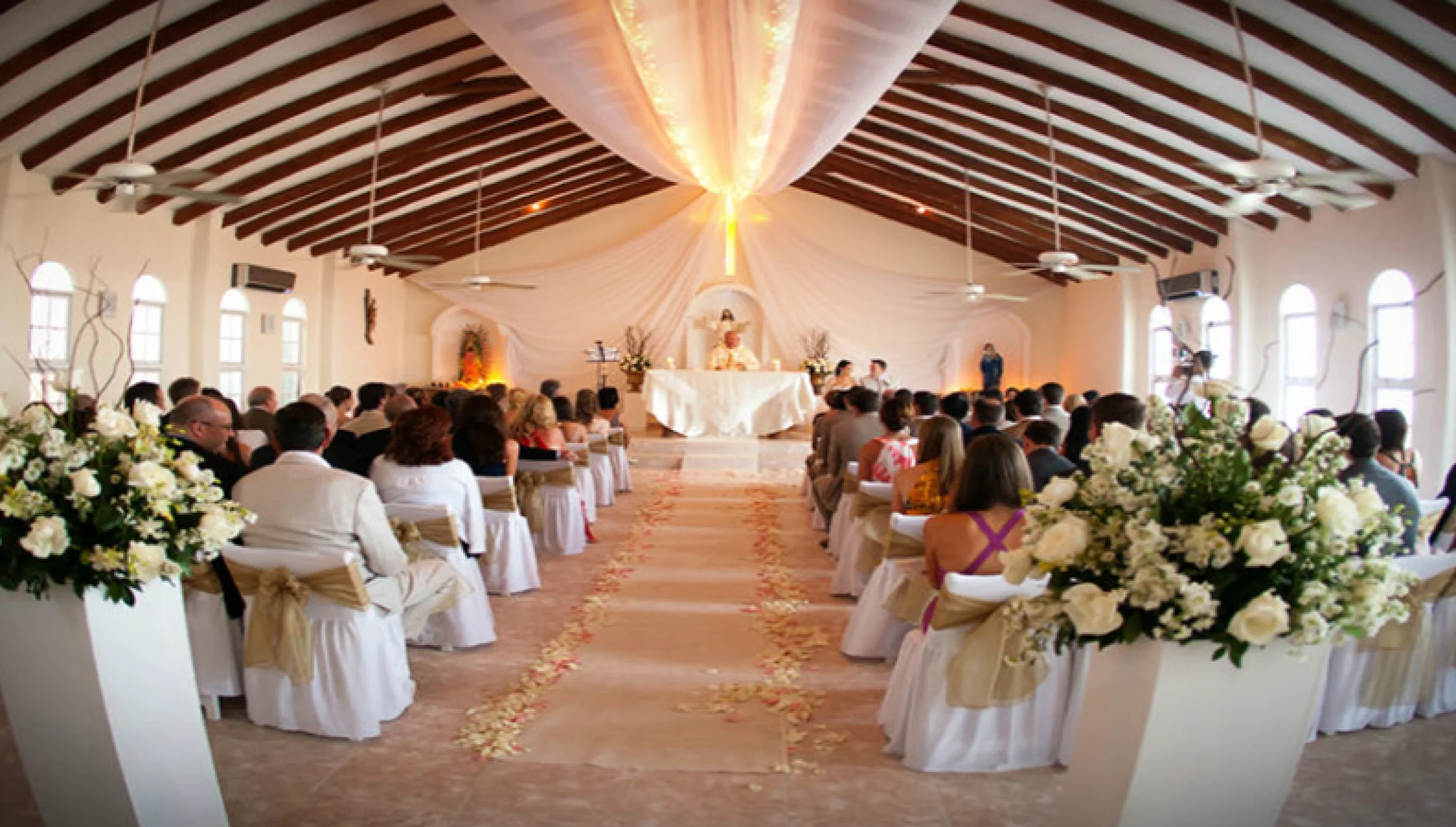 Catholic ceremony in Chapel venue at El dorado maroma