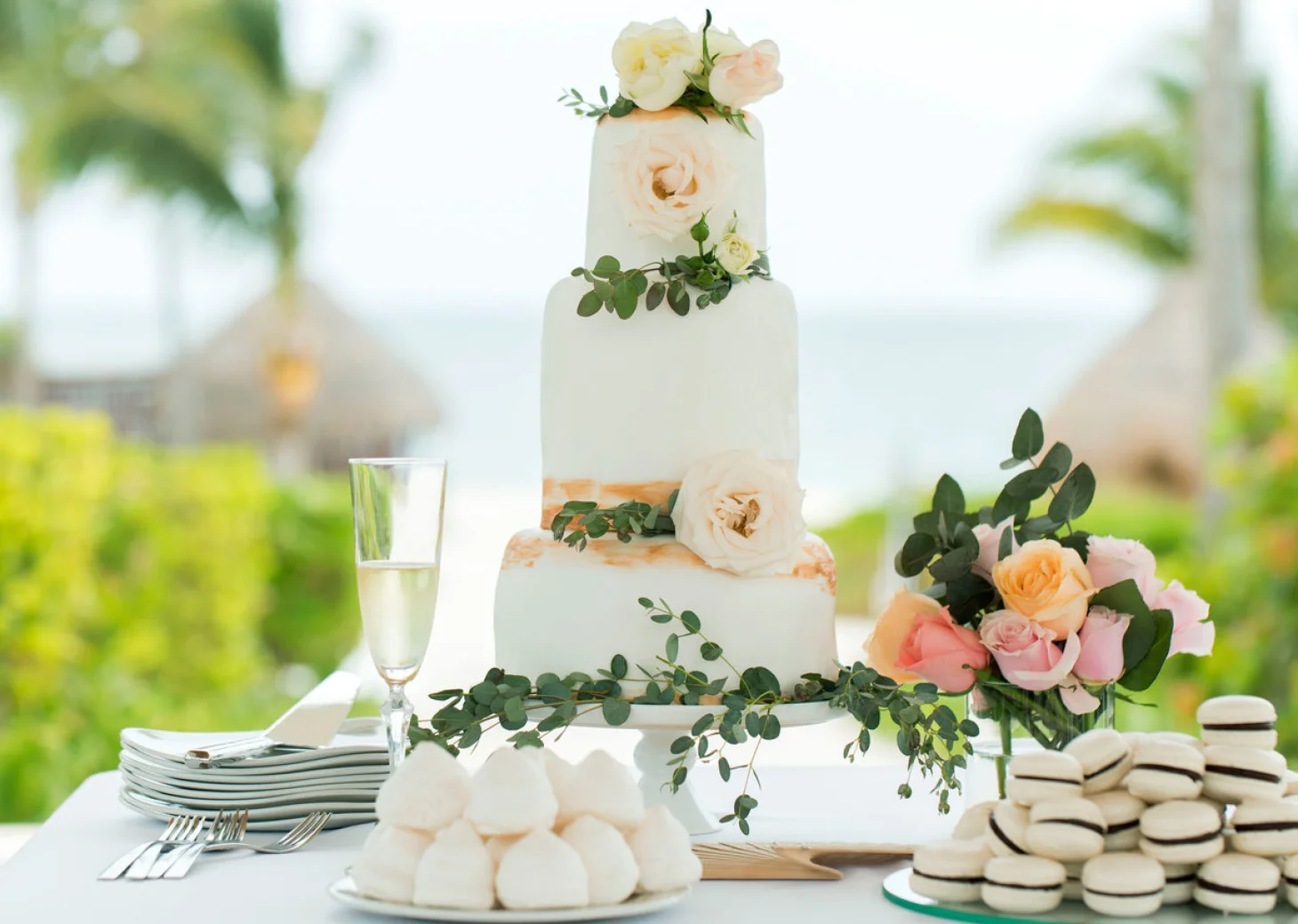 EXCELLENCE PLAYA MUJERES WEDDING CAKE