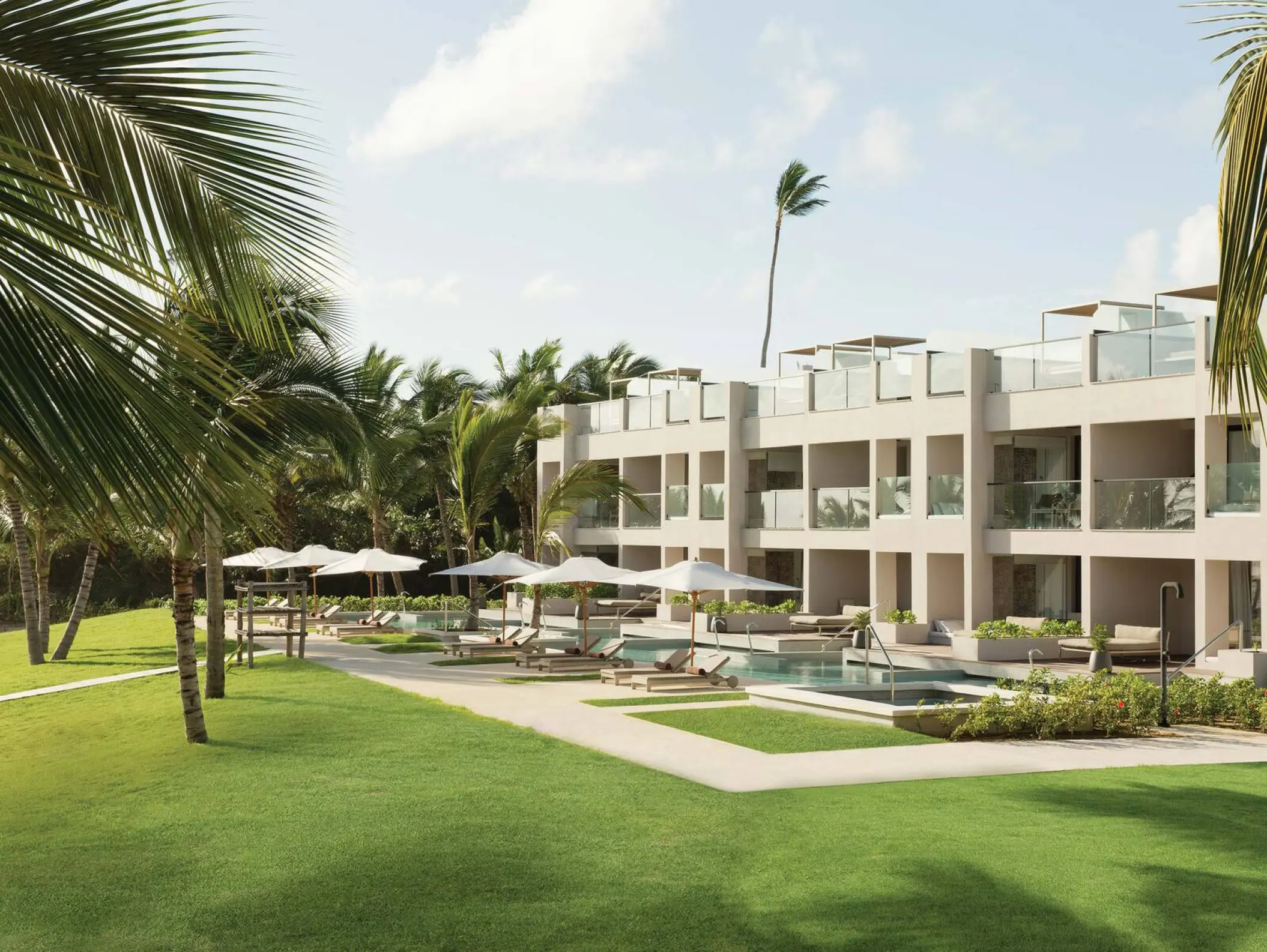 Swim-up suites and sun loungers at Excellence El Carmen, Punta Cana