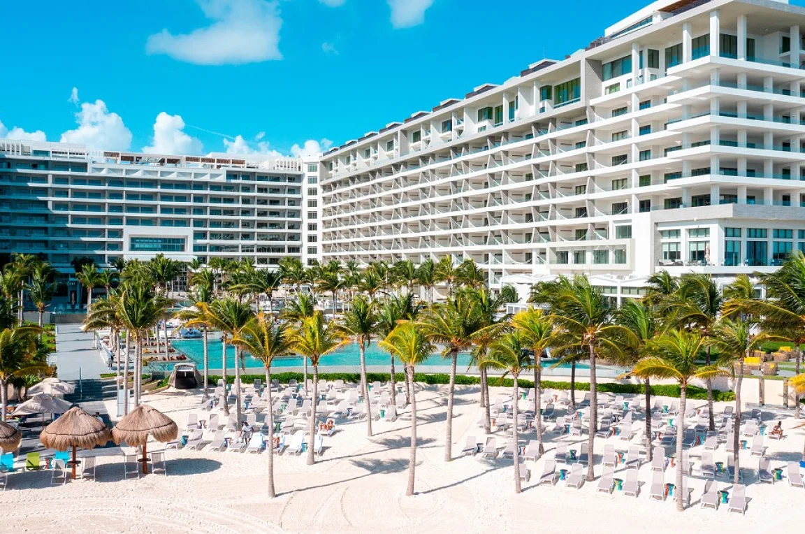 Overview of Garza Blanca Resort and Spa Cancun