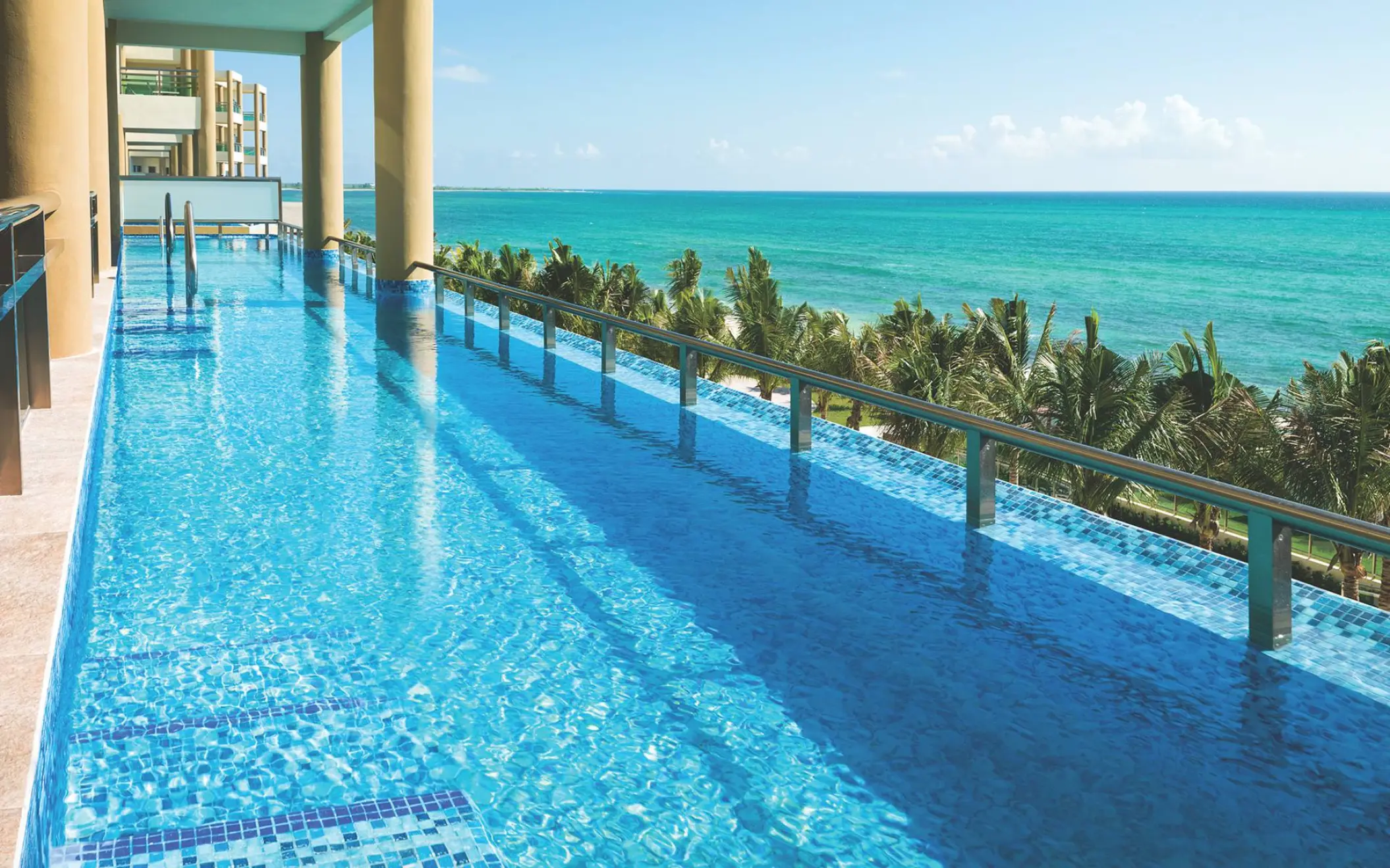 Generations Riviera Maya oceanfront swim-up pool overlooking the Caribbean Sea, Riviera Maya