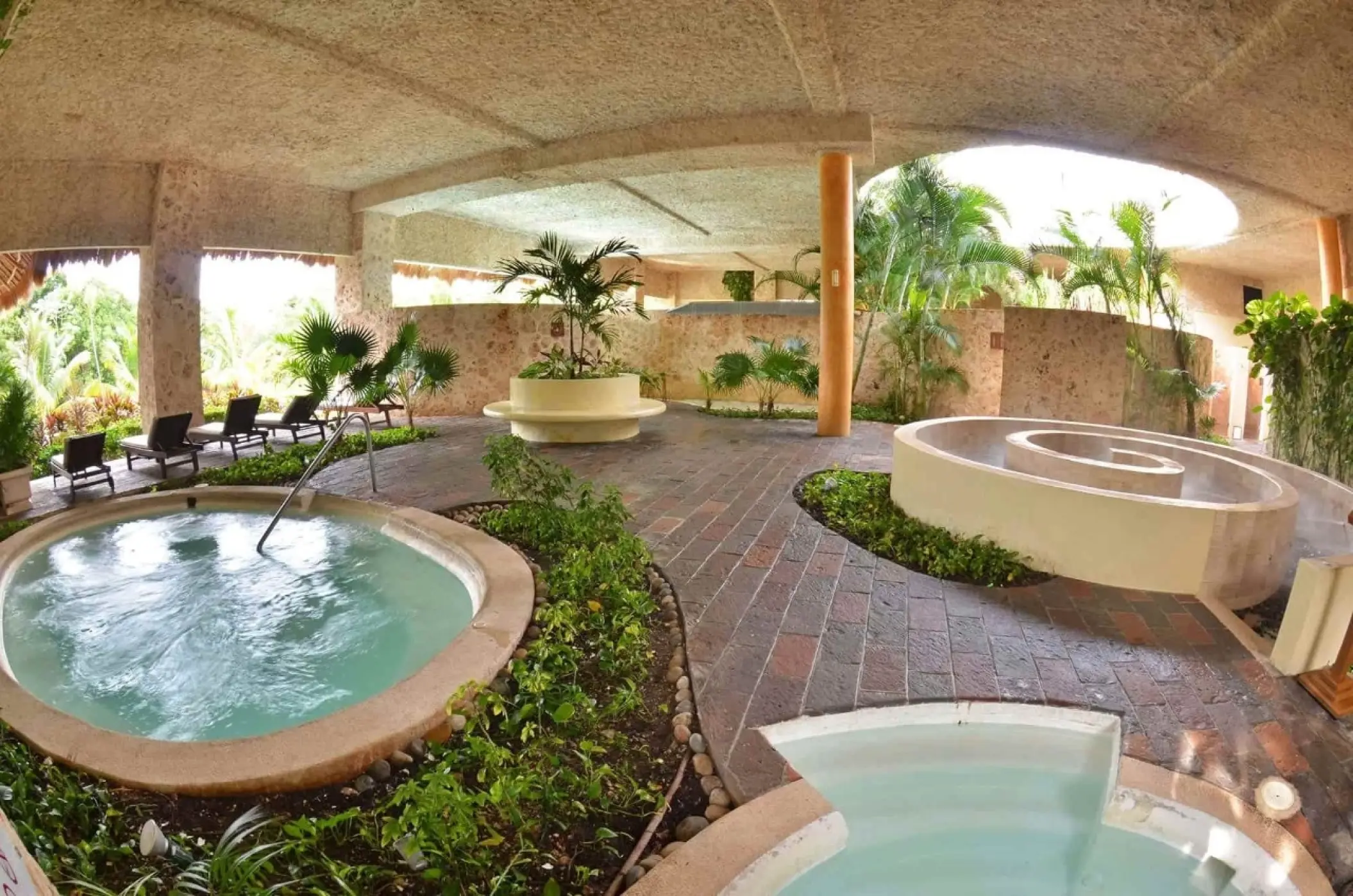 Hydrotherapy circuit with whirlpool tubs at Zentropia Spa at Grand Palladium Colonial, Riviera Maya