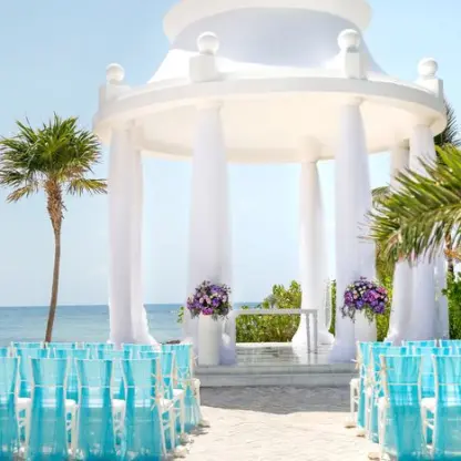 Beachfront wedding ceremony at Grand Palladium Colonial, Riviera Maya