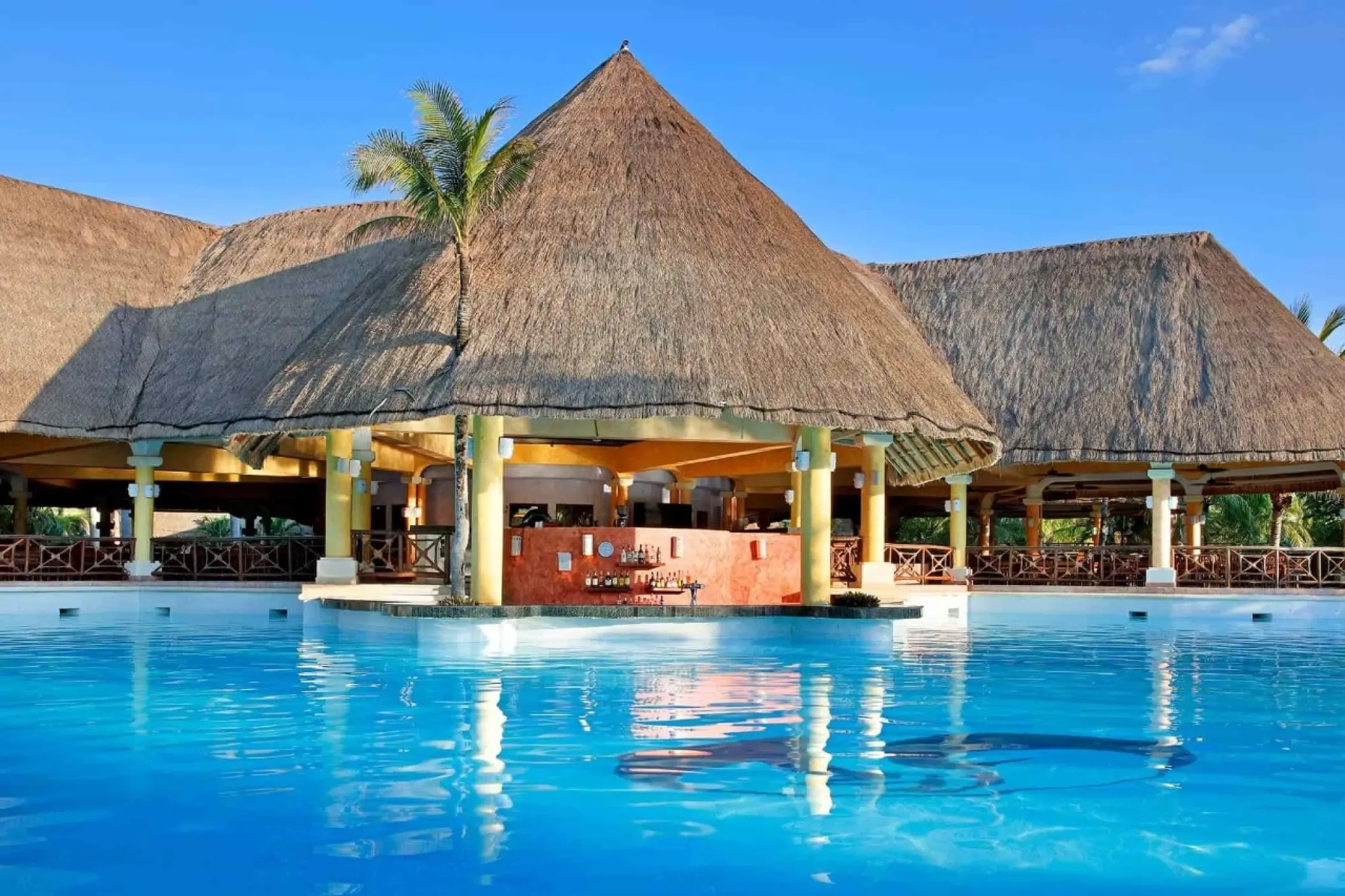 Swim-up bar under a thatched palapa roof at Grand Palladium Kantenah, Riviera Maya