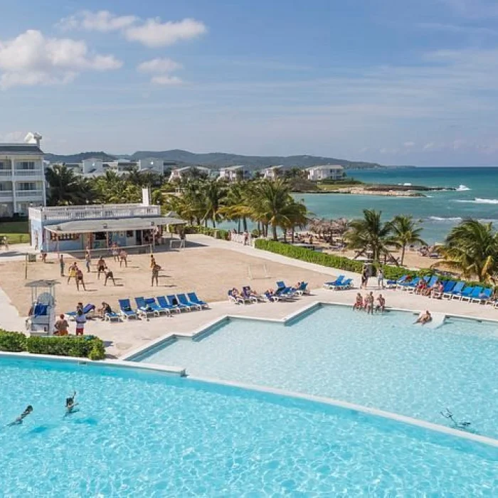 Infinity pool at grand palladium lady hamilton