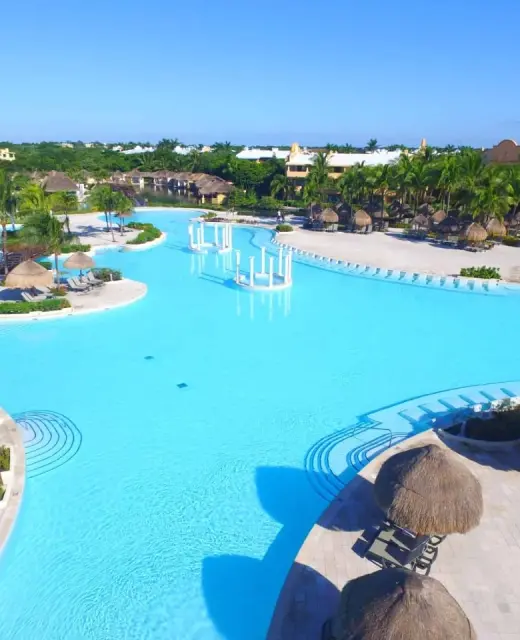 Grand palladium white sand pool overview