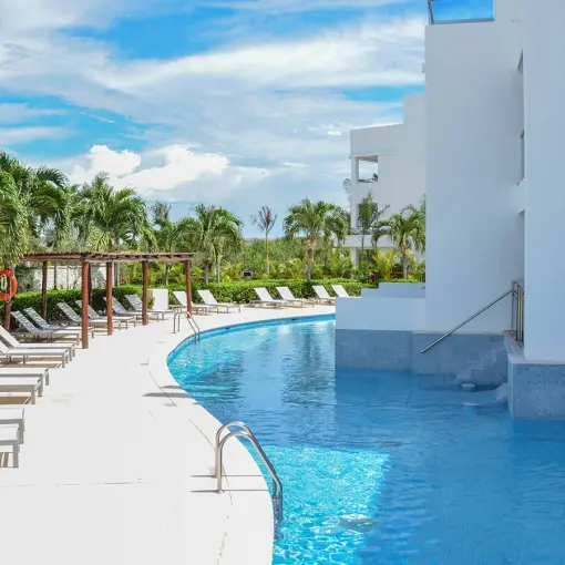 Swim-out suites with lounge chairs and pool at Grand Riviera Princess, Playa Del Carmen