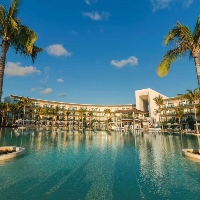 Haven Riviera Cancun central Pool.