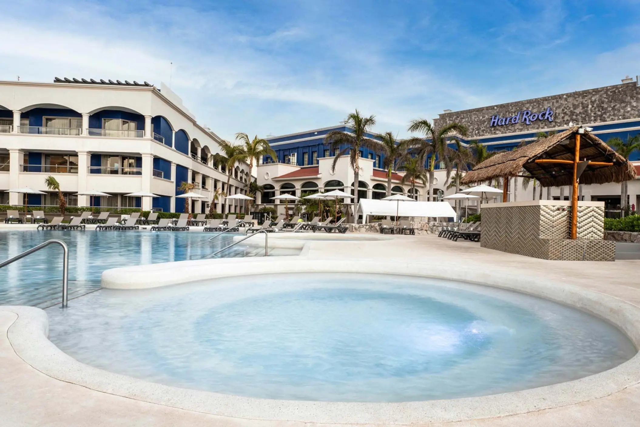 Hard Rock Riviera Maya swimming pool and sun loungers, Riviera Maya