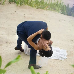 Just married Couple at the beach in Hilton Cancun.