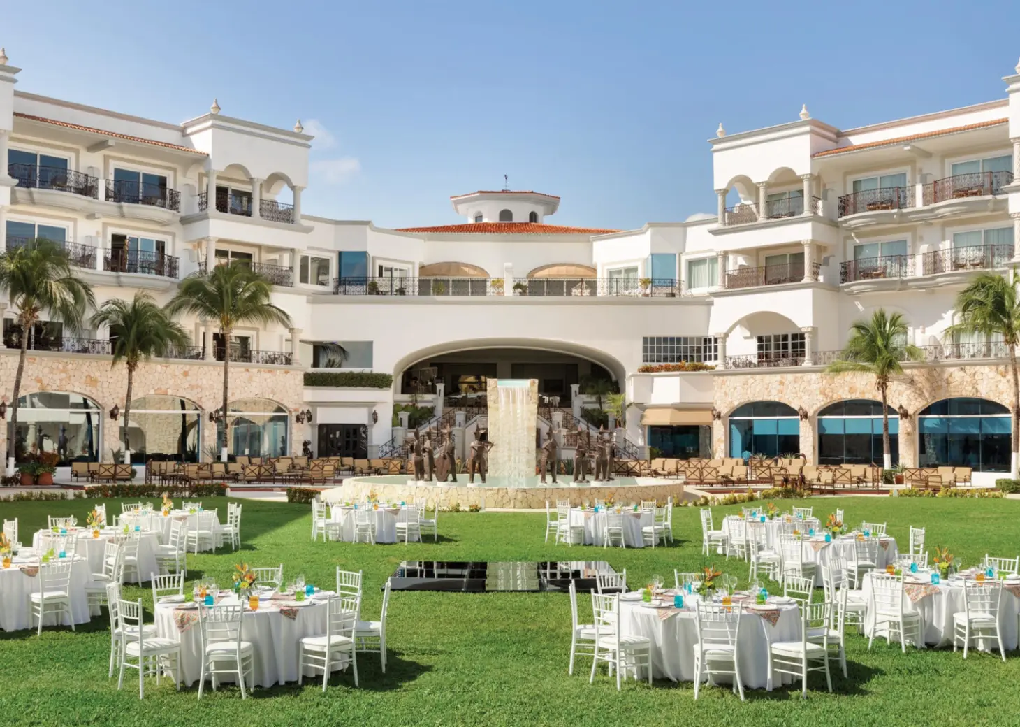 Dinner reception in central garden at Hilton Playa del Carmen
