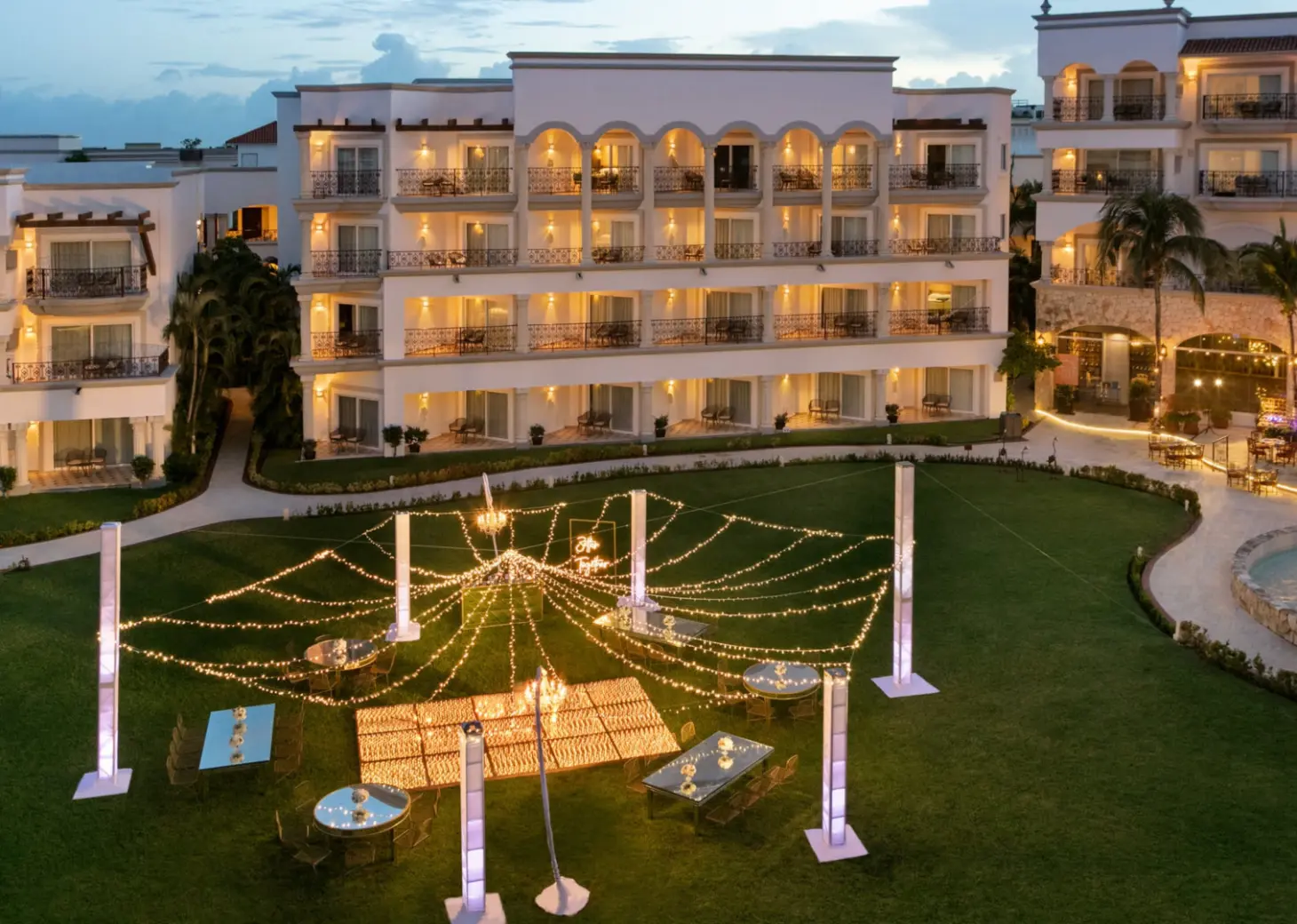 Dinner reception in central garden at Hilton Playa del Carmen