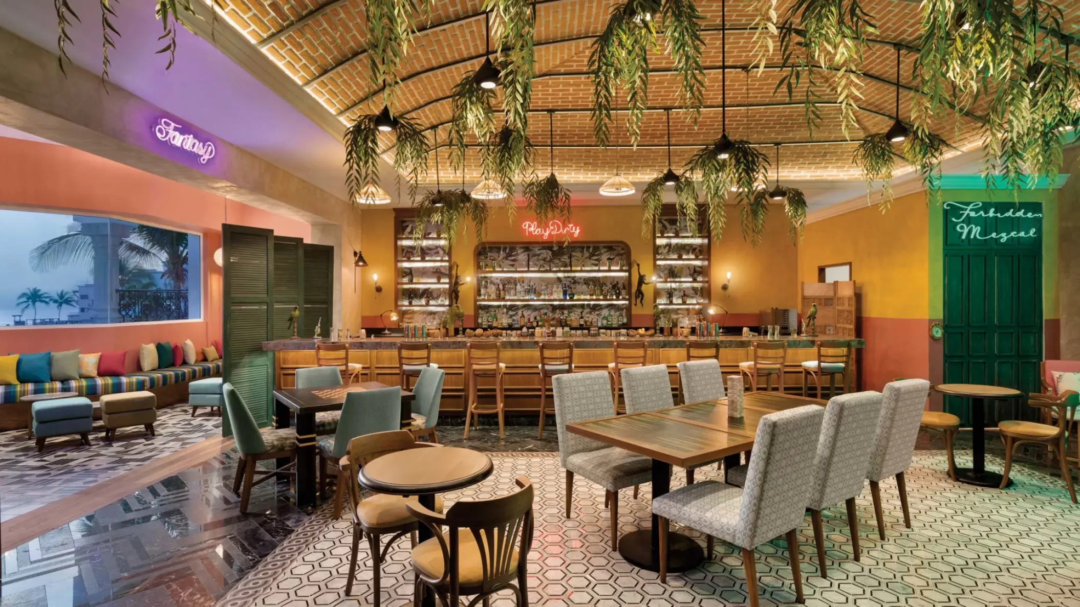 Hilton Playa del Carmen Mejorada bar with seating
