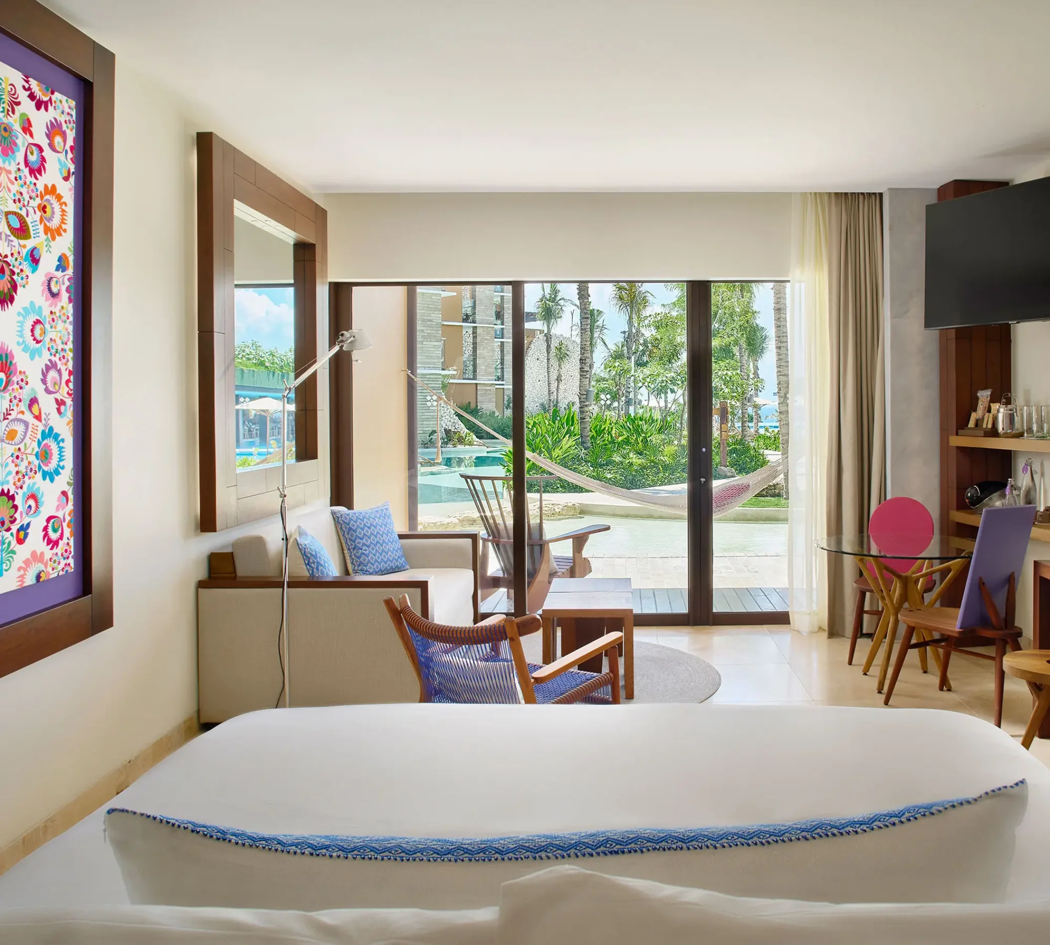 Xcaret Arte swim-up suite room