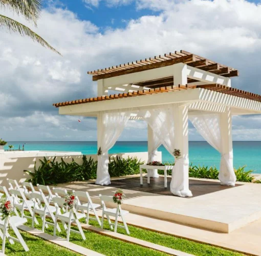 Symbolic ceremony in the coral gazebo at Coral Level at Iberostar Selection Cancun