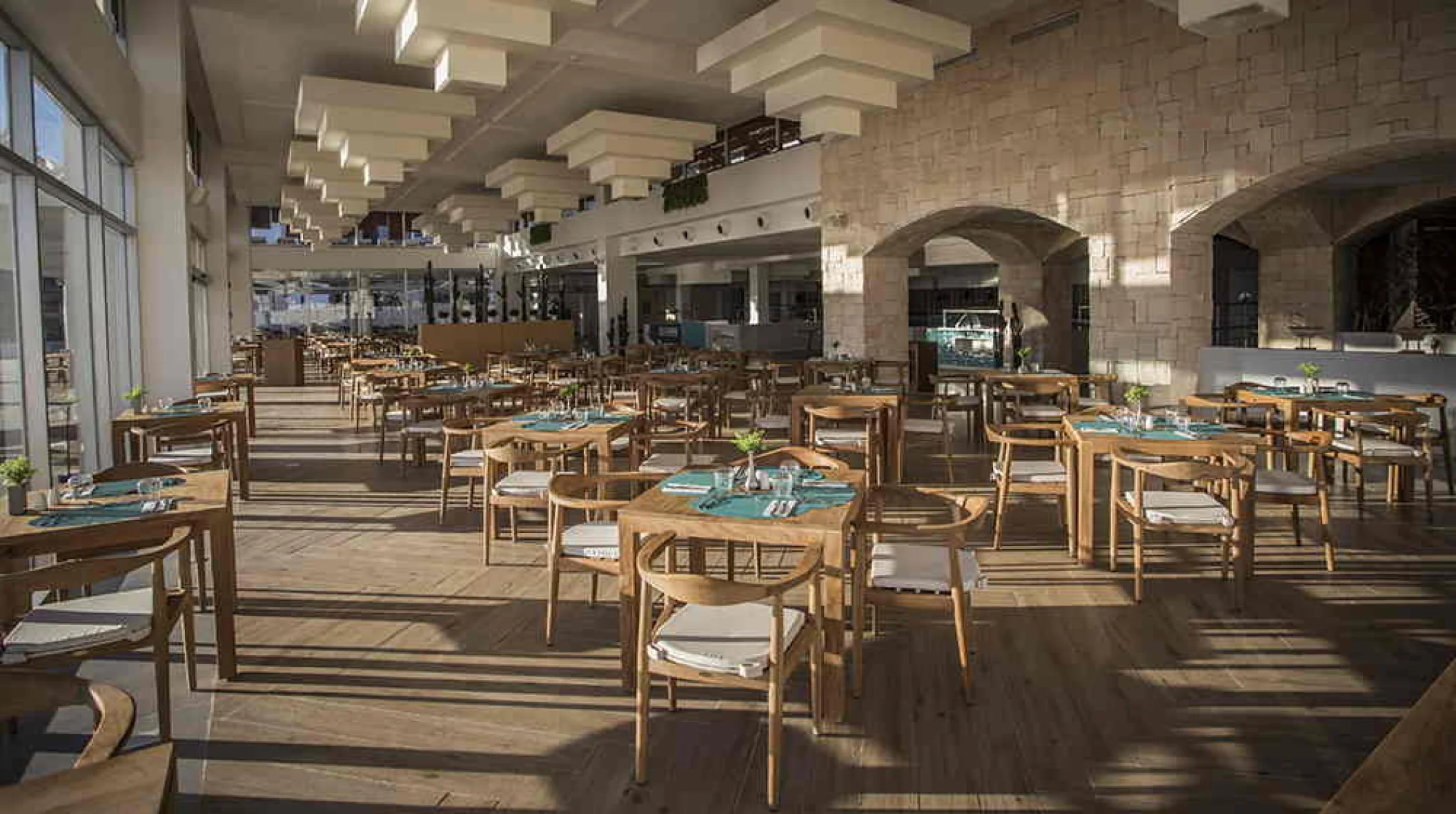MAJESTIC ELEGANCE MUJERES RESTAURANT