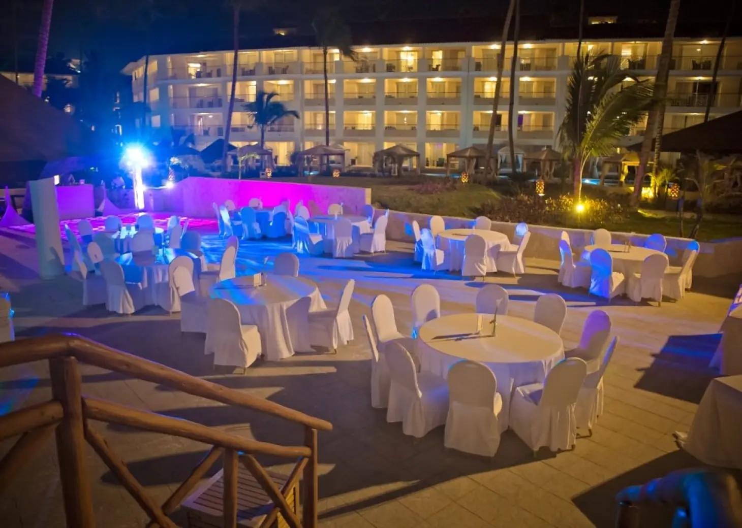 Dinner reception on the wet bar at Majestic Mirage Punta Cana