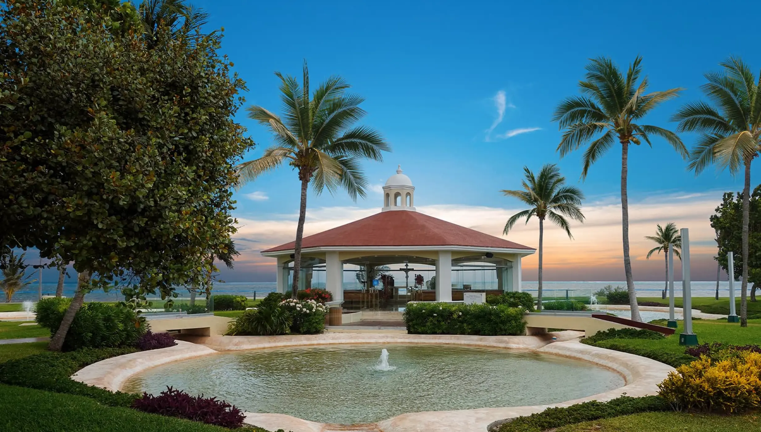 Glass-walled wedding chapel and fountain at Moon Palace Cancun