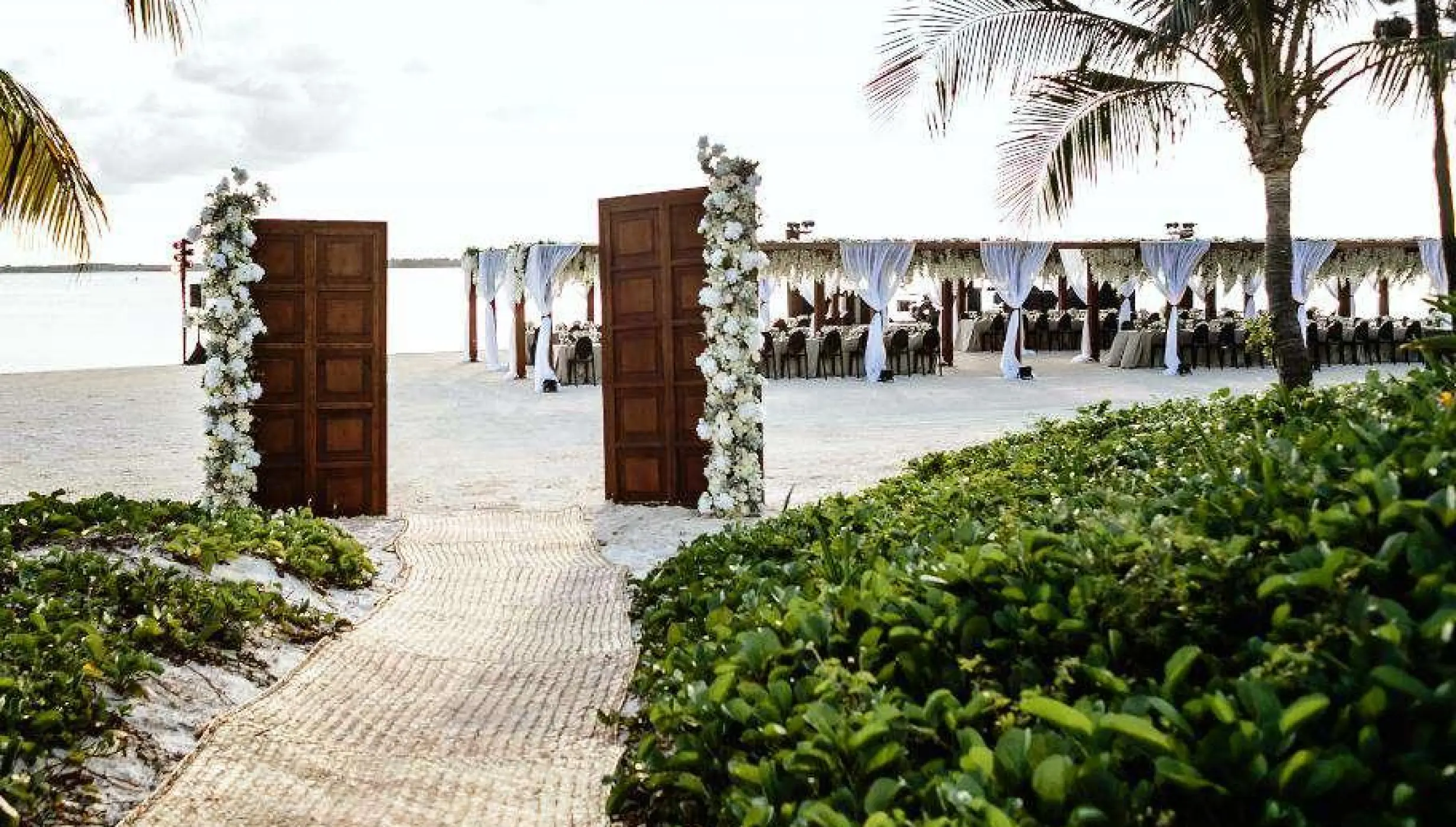 Dinner reception decor on Nizuc beach wedding venue at Nizuc Resort and Spa