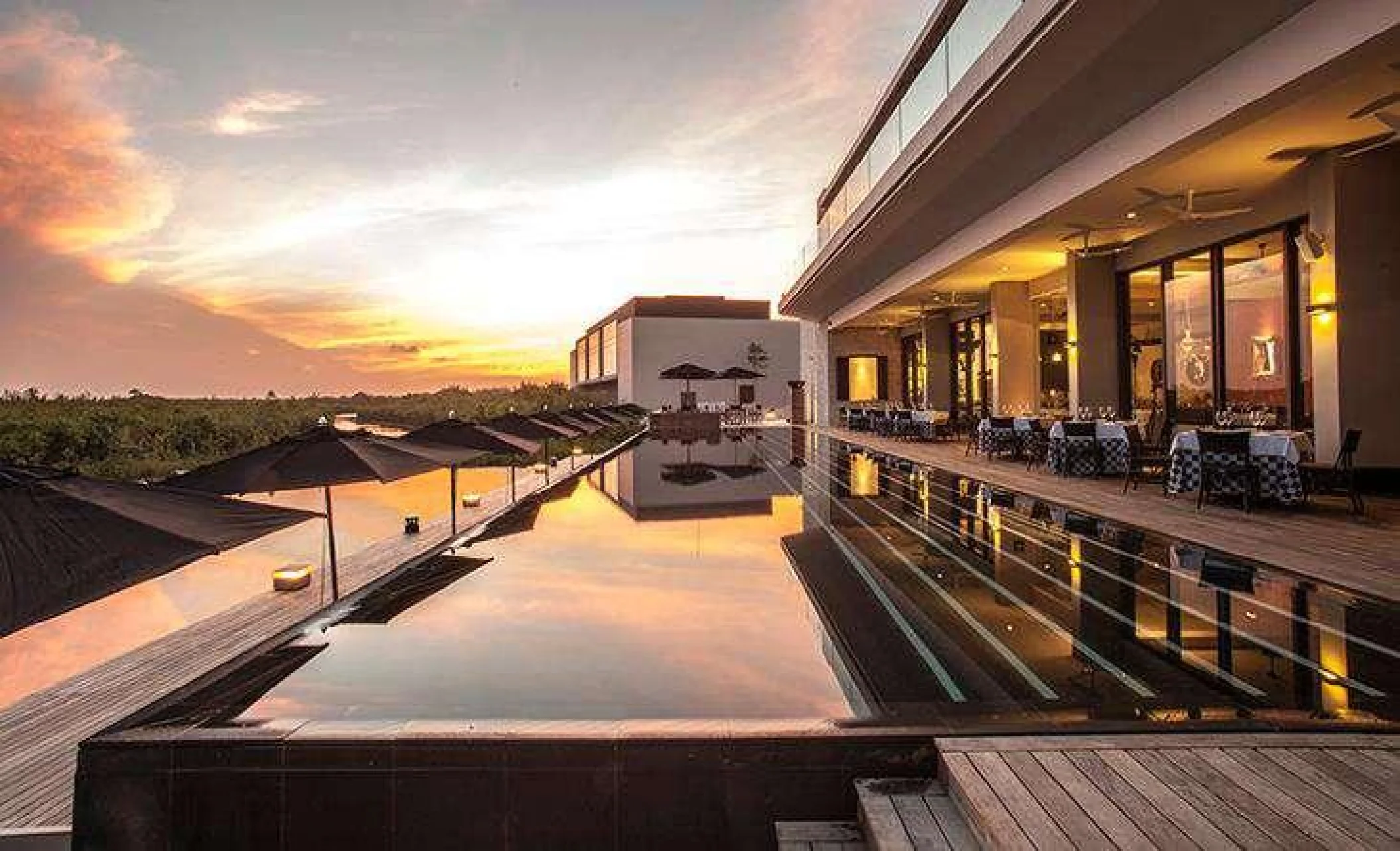 Terra Nostra Terrace and Lower deck at Nizuc Resort and Spa