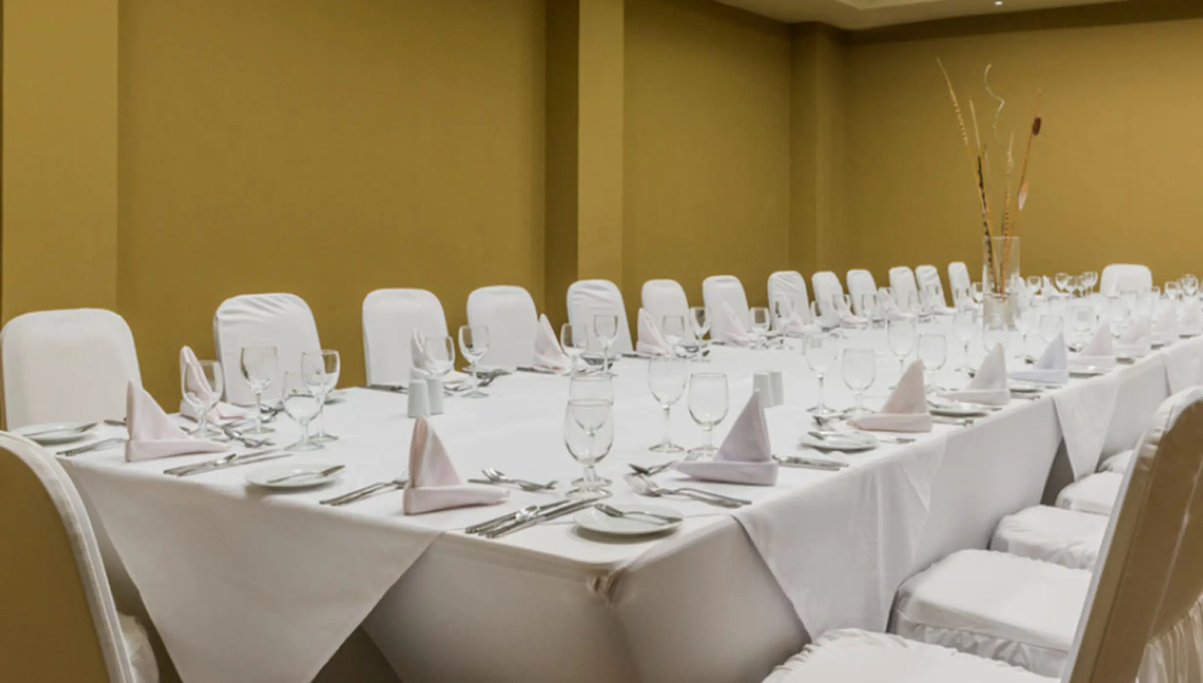 Ocean Coral and Turquesa Hotel Convention Center dinner setup