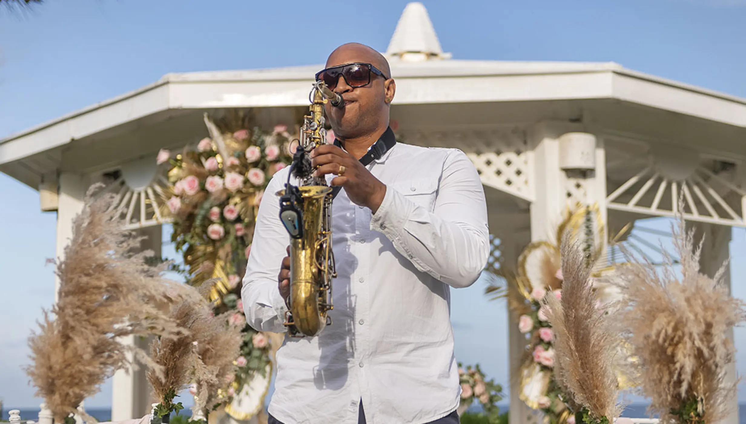 Musician at Garden Gazebo Wedding venue in Ocean Coral Turquesa Resort by H10