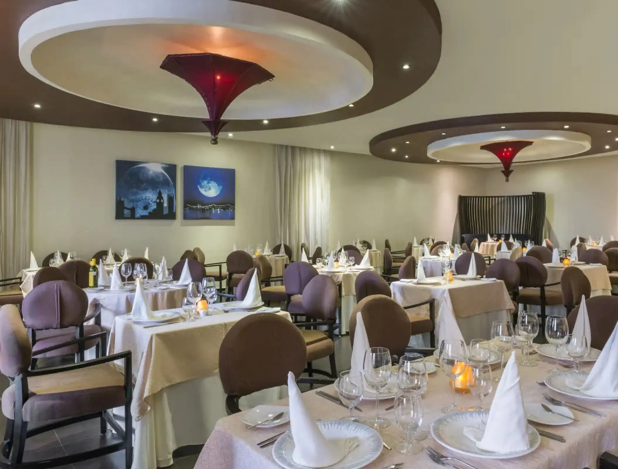 Indoor restaurant with white table linens and brown chairs at Ocean Coral & Turquesa, Riviera Maya