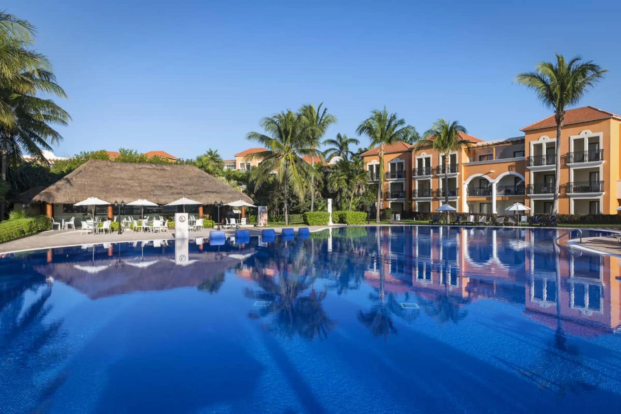 Ocean Coral & Turquesa Pool details