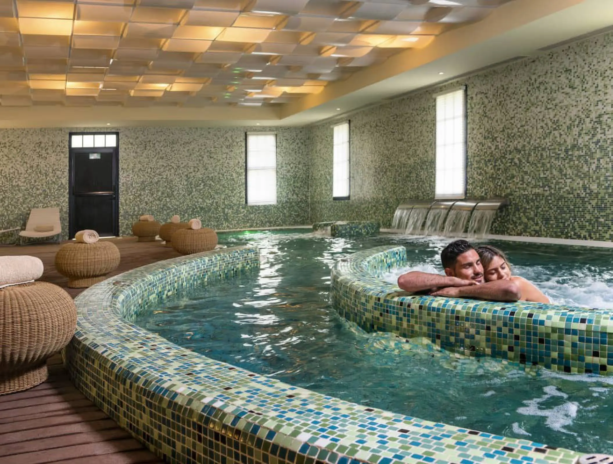 Couple relaxing in the indoor hydrotherapy pool at Ocean Coral & Turquesa, Riviera Maya