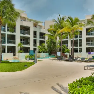 Paradisus La Perla Solarium courtyard and guest room balconies, Playa Del Carmen