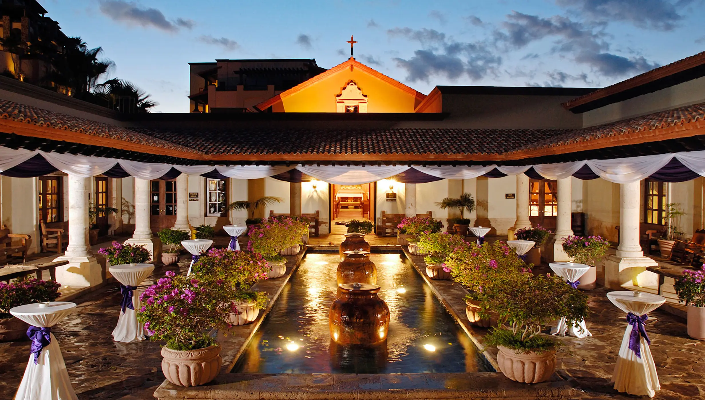 Courtyard wedding venue at Pueblo Bonito Sunset Beach Golf & Spa Resort