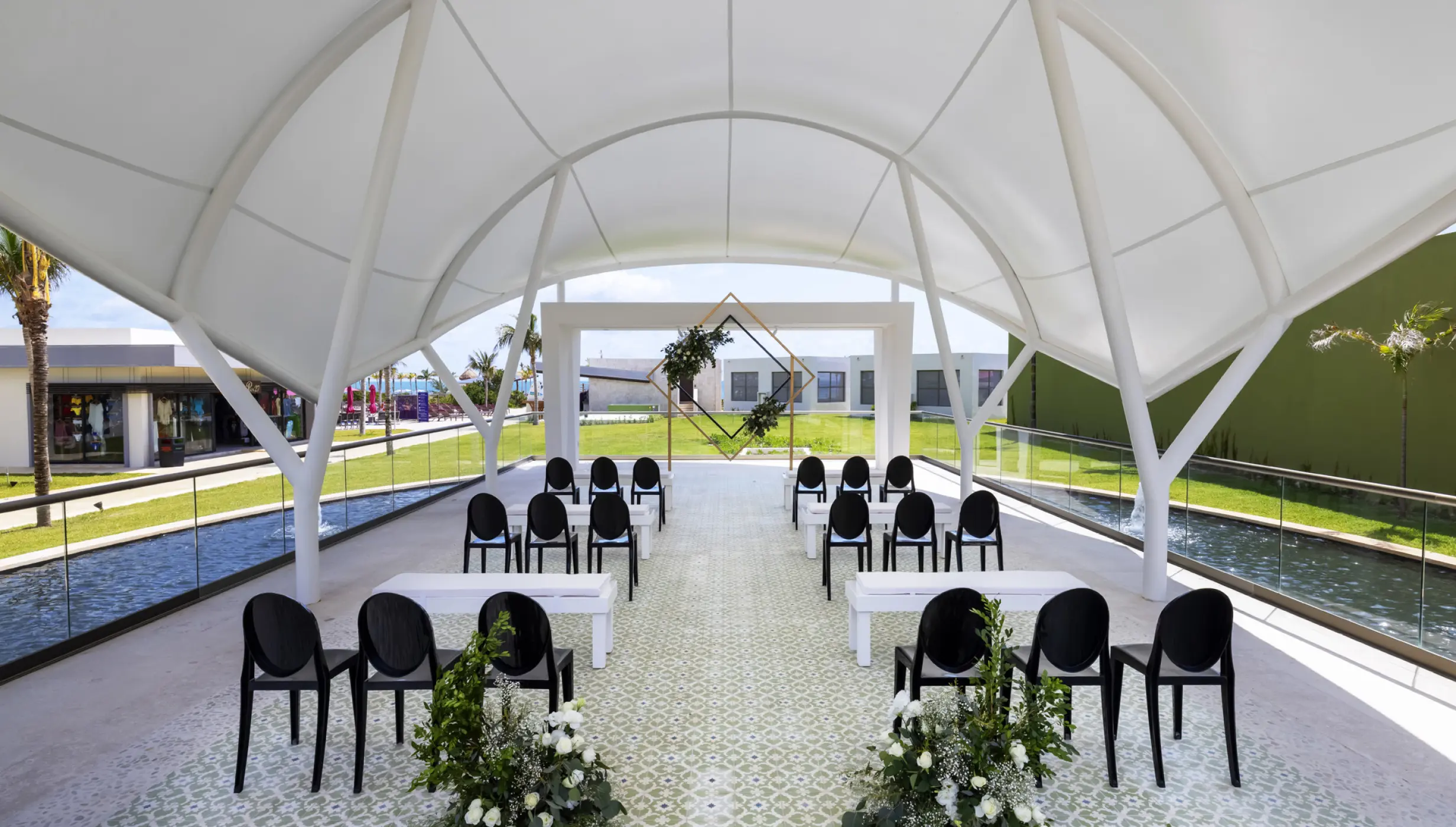 Ceremony decor on Palm Pavilion 1 y 2 at Planet Hollywood Cancun Resort and Spa