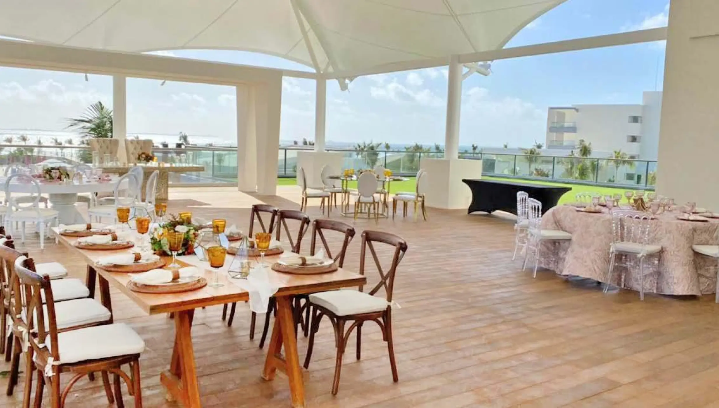 Wedding reception decor on Rooftop at Planet hollywood Cancun Resort and Spa