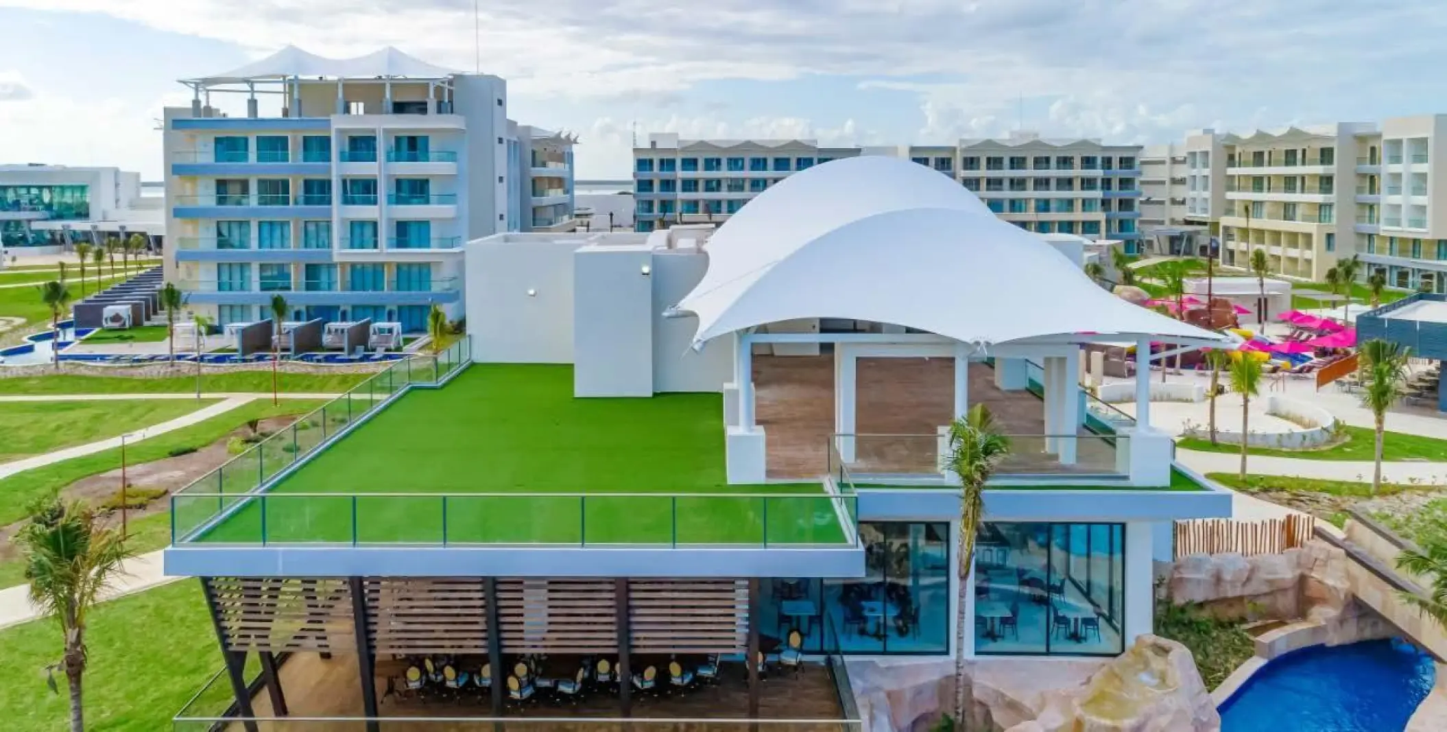 Rooftop terrace and white pavilion for a wedding reception at Planet Hollywood Cancun