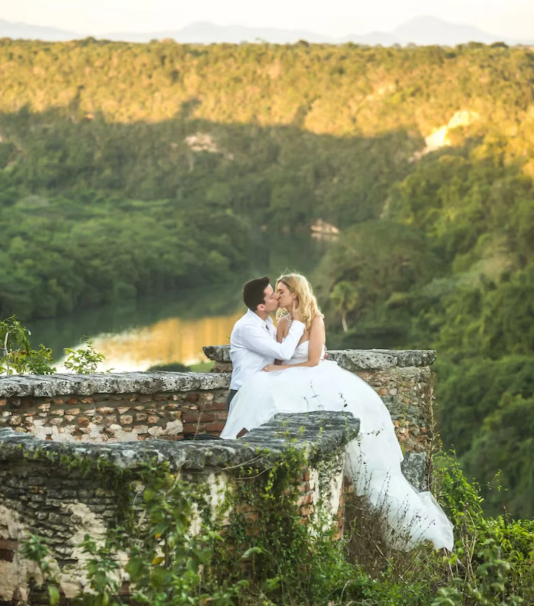 bride and groom at the terrazza del corazon venue at Casa de Campo
