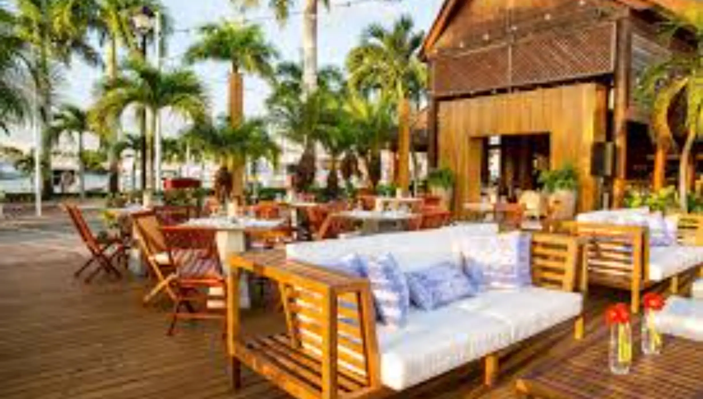 Outdoor wedding reception seating at La Casita restaurant in Casa de Campo, La Romana