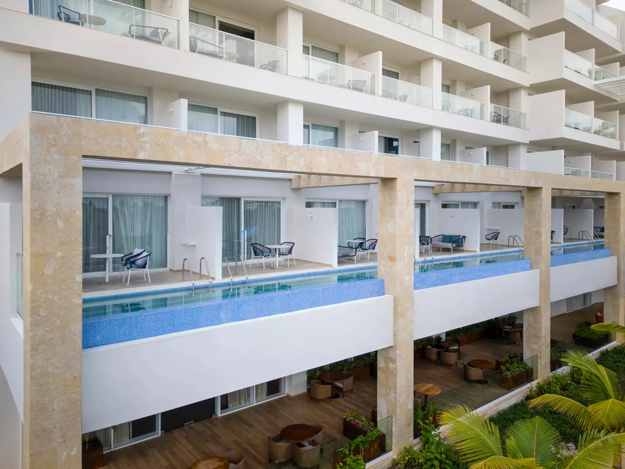 preferred club deluxe swim out exterior