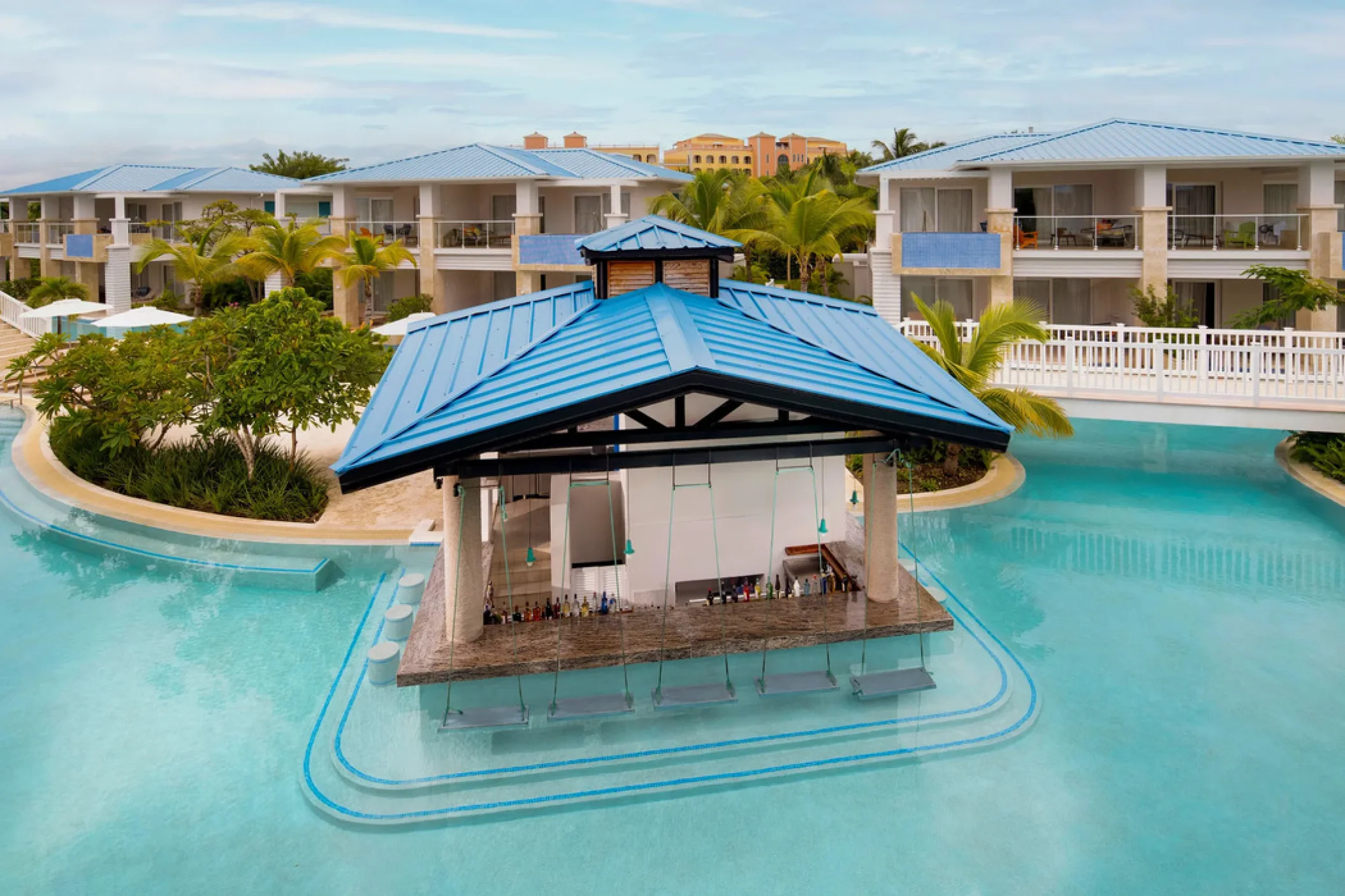 swim-up bar at dreams cap cana