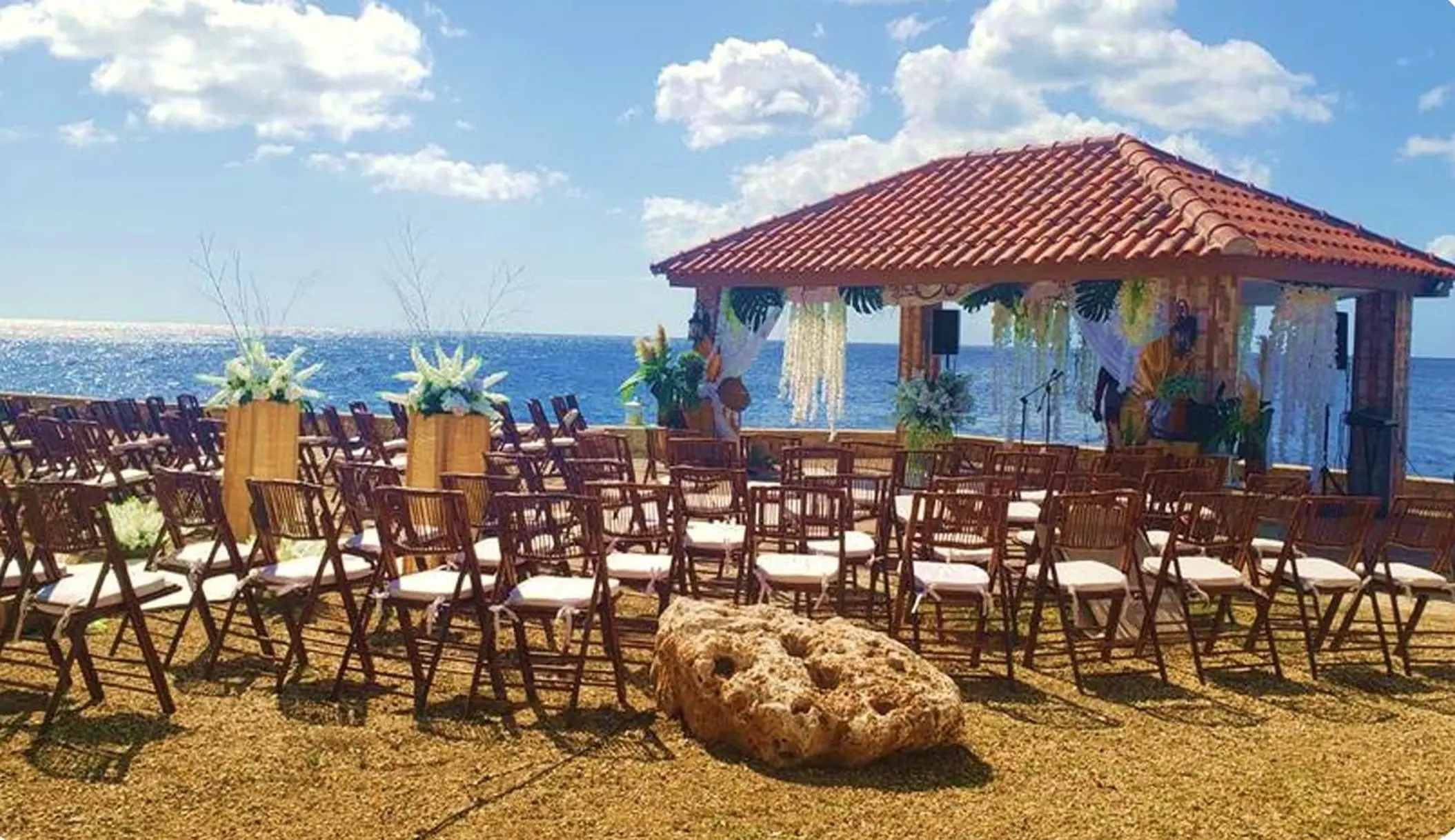Oceanfront gazebo wedding ceremony at Dreams Curacao, Willemstad
